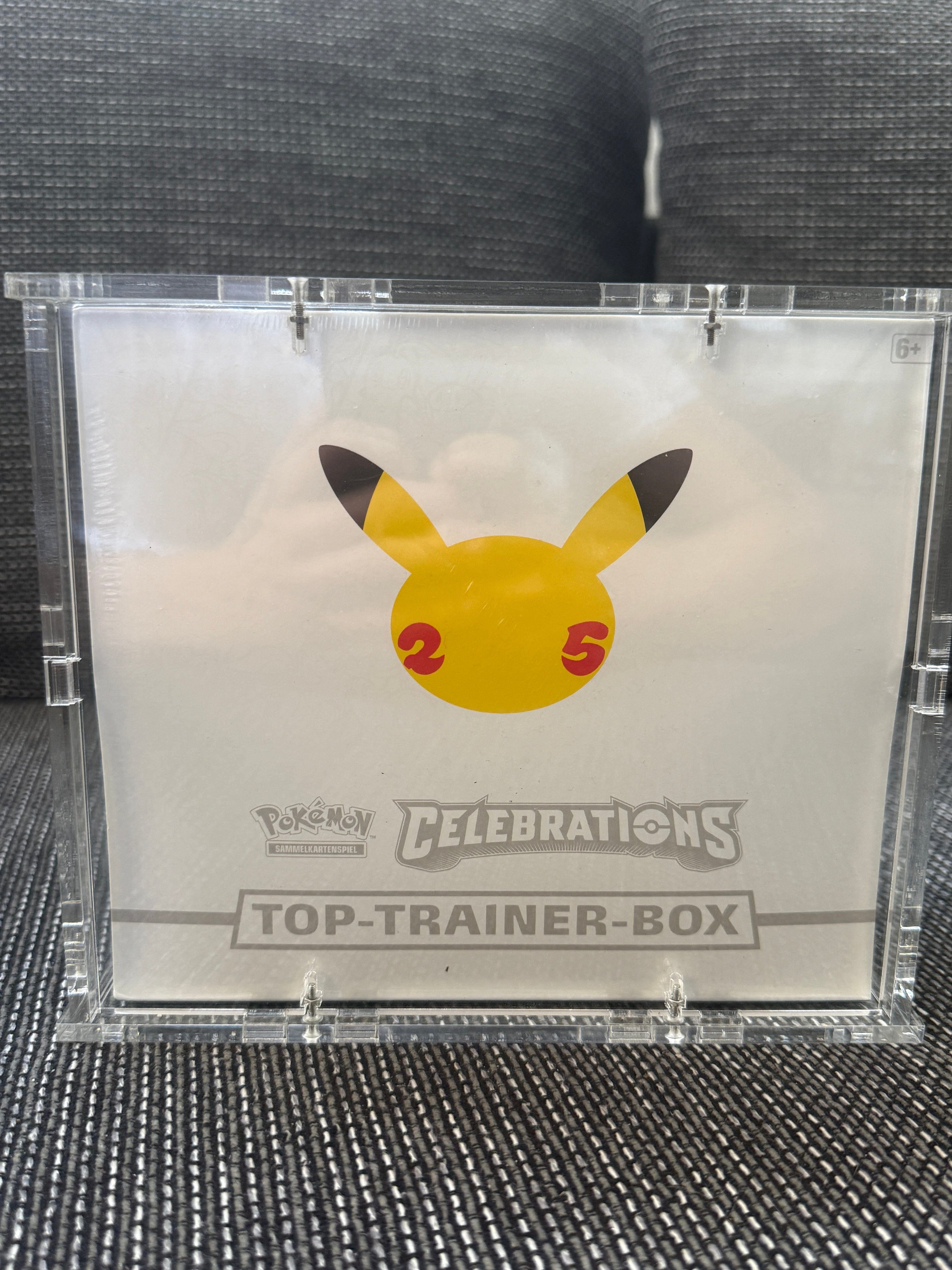 Pokemon Celebrations Top Trainer Box 25. Jubiläum